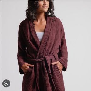 NWT Parachute Cloud Cotton Robe in Maroon